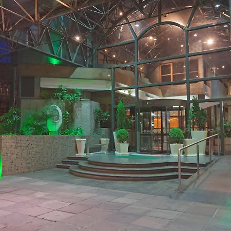 Master Porto Alegre Hotel - Av Carlos Gomes, Próximo ao Consulado Americano