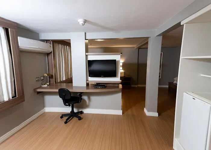 Hotel Master - Av Carlos Gomes, Próximo Ao Consulado Americano