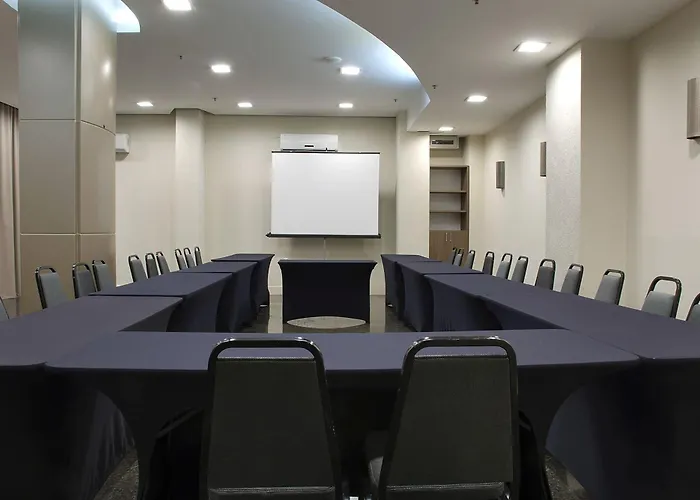 Hotel Master - Av Carlos Gomes, Próximo Ao Consulado Americano
