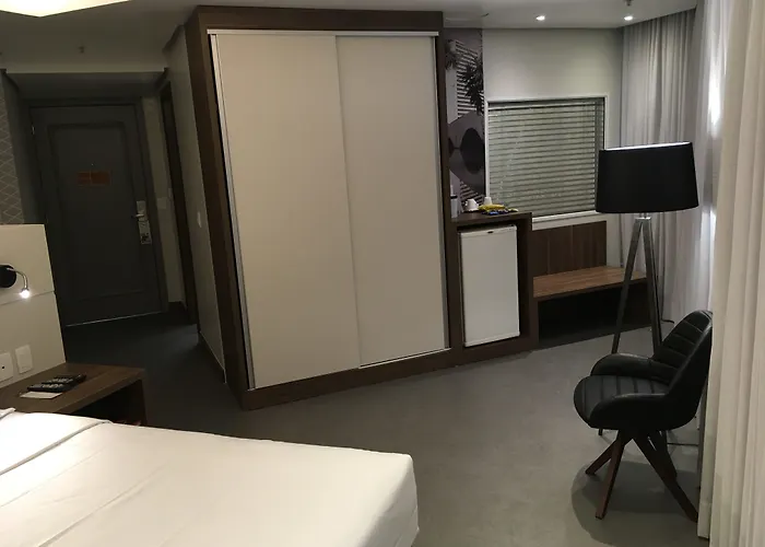 Hotel Master - Av Carlos Gomes, Próximo Ao Consulado Americano