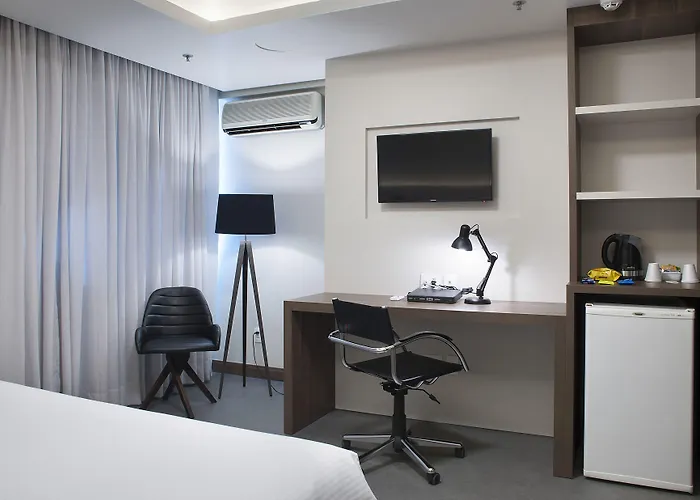 Master - Av Carlos Gomes, Próximo Ao Consulado Americano 4* Porto Alegre